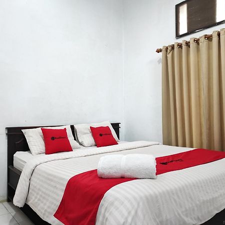 Reddoorz Syariah Near Universitas Batanghari Jambi Exteriör bild