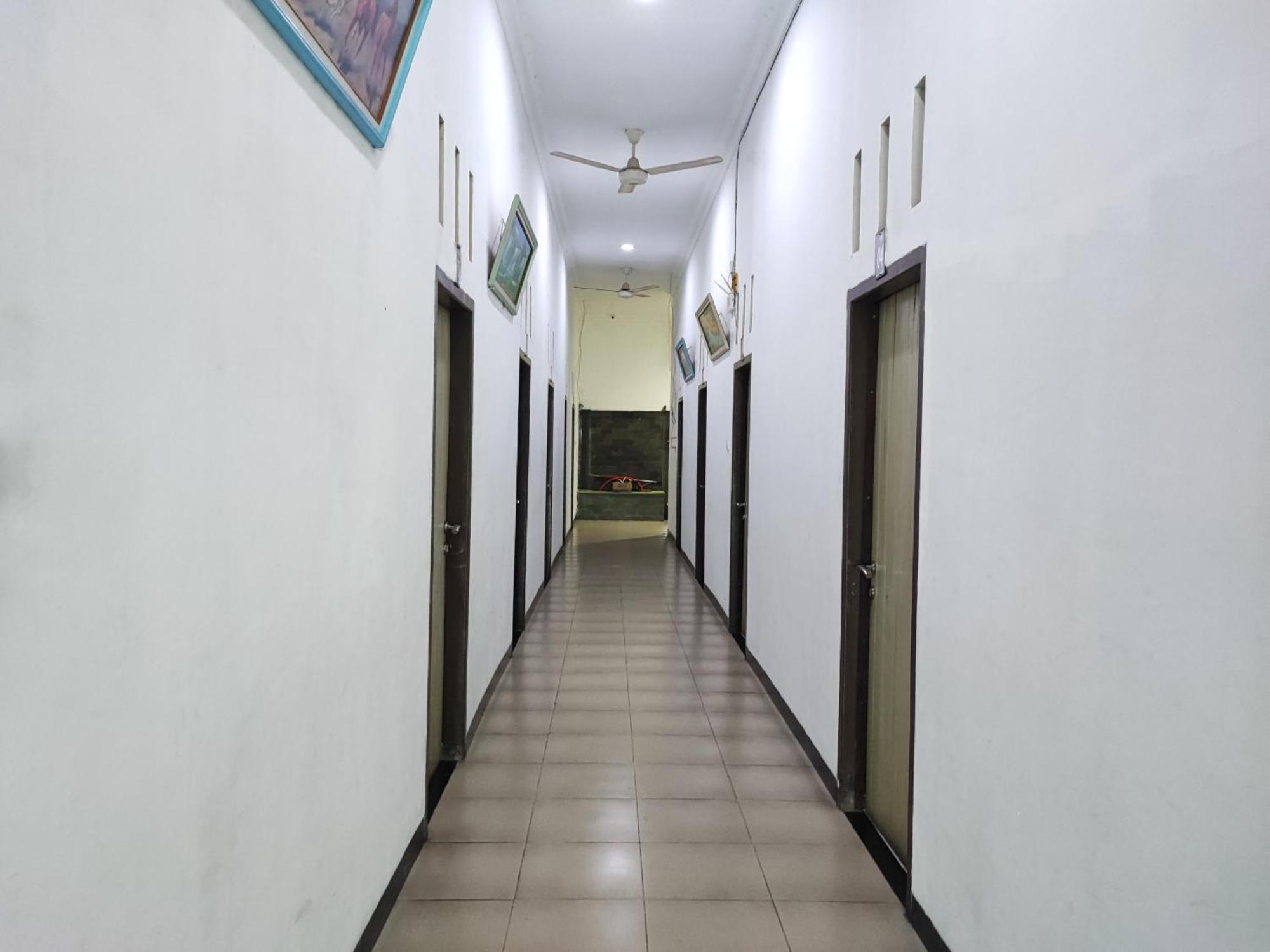 Reddoorz Syariah Near Universitas Batanghari Jambi Exteriör bild