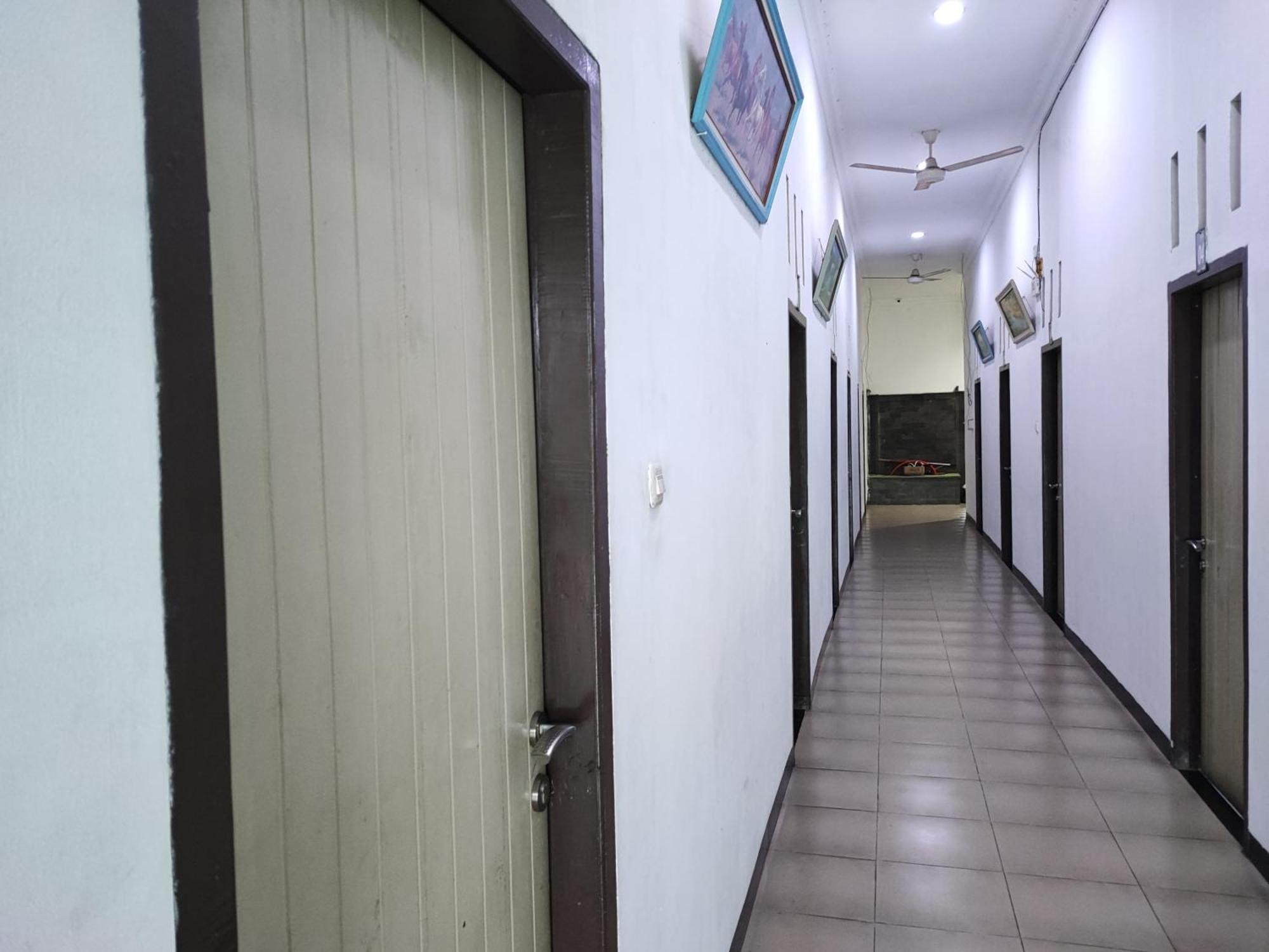 Reddoorz Syariah Near Universitas Batanghari Jambi Exteriör bild