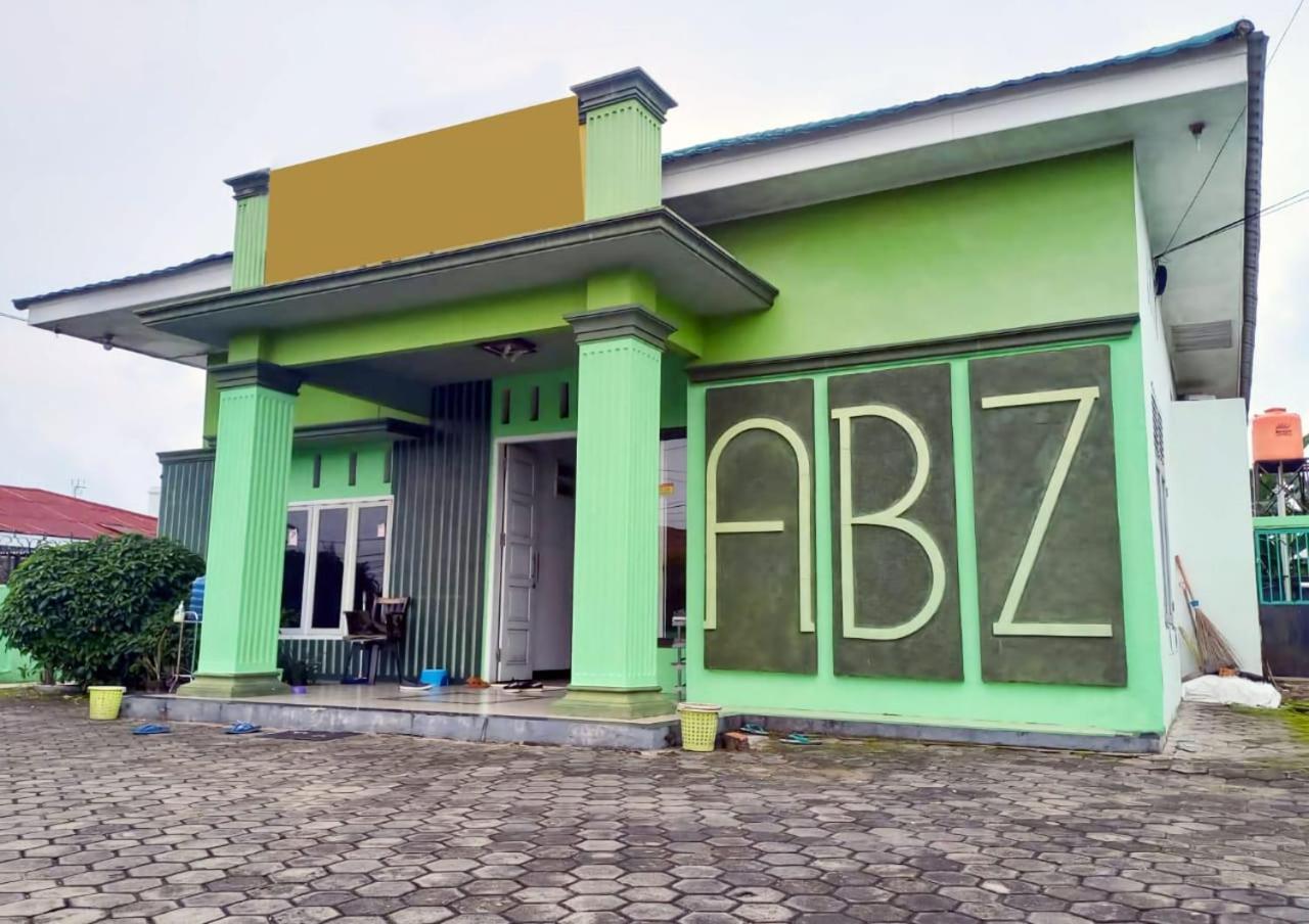 Reddoorz Syariah Near Universitas Batanghari Jambi Exteriör bild