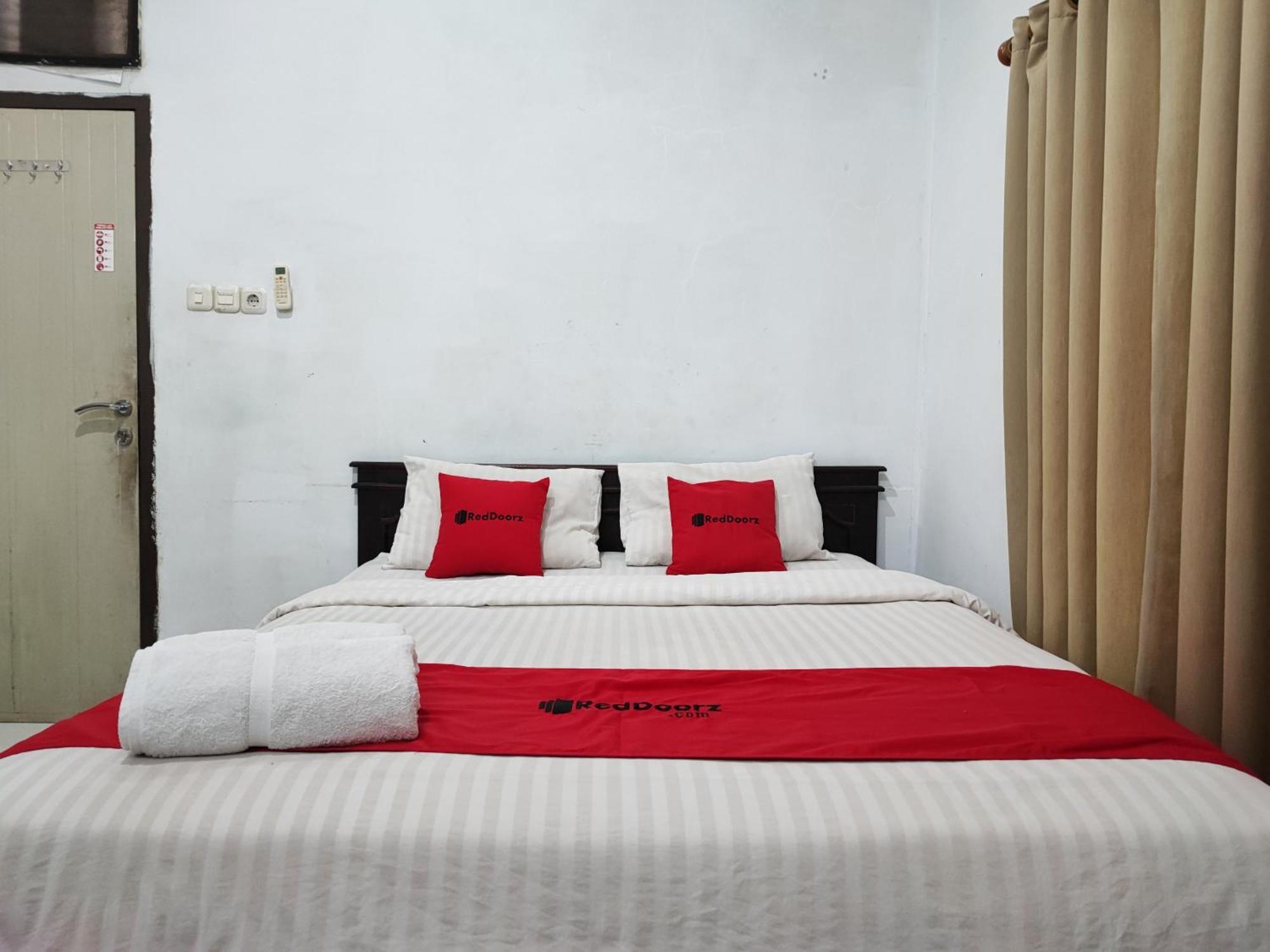 Reddoorz Syariah Near Universitas Batanghari Jambi Exteriör bild