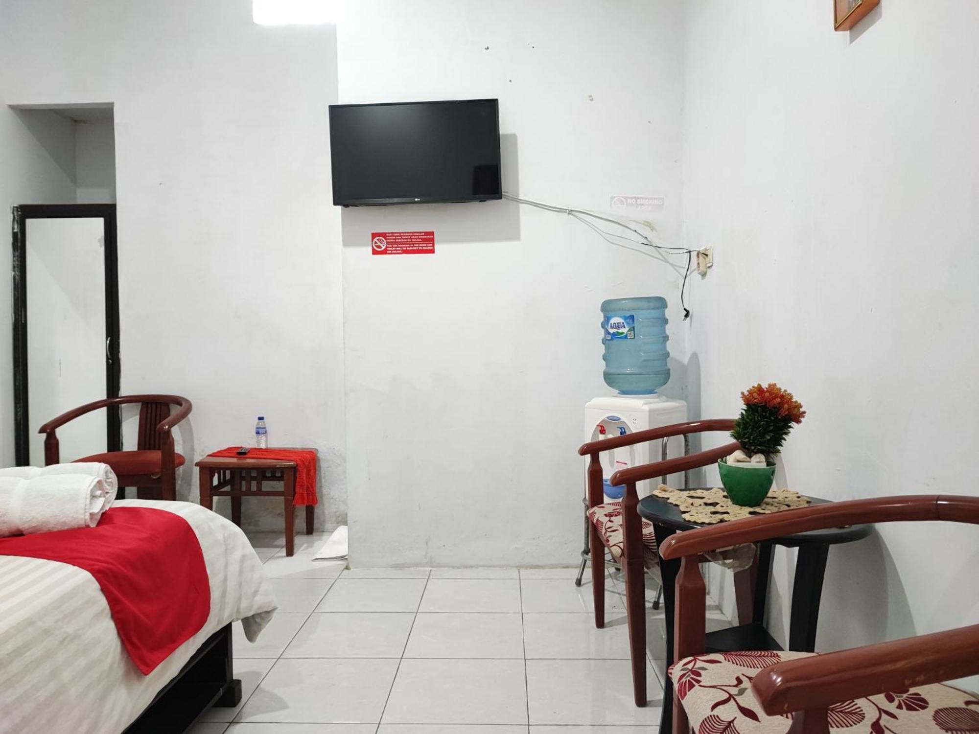 Reddoorz Syariah Near Universitas Batanghari Jambi Exteriör bild
