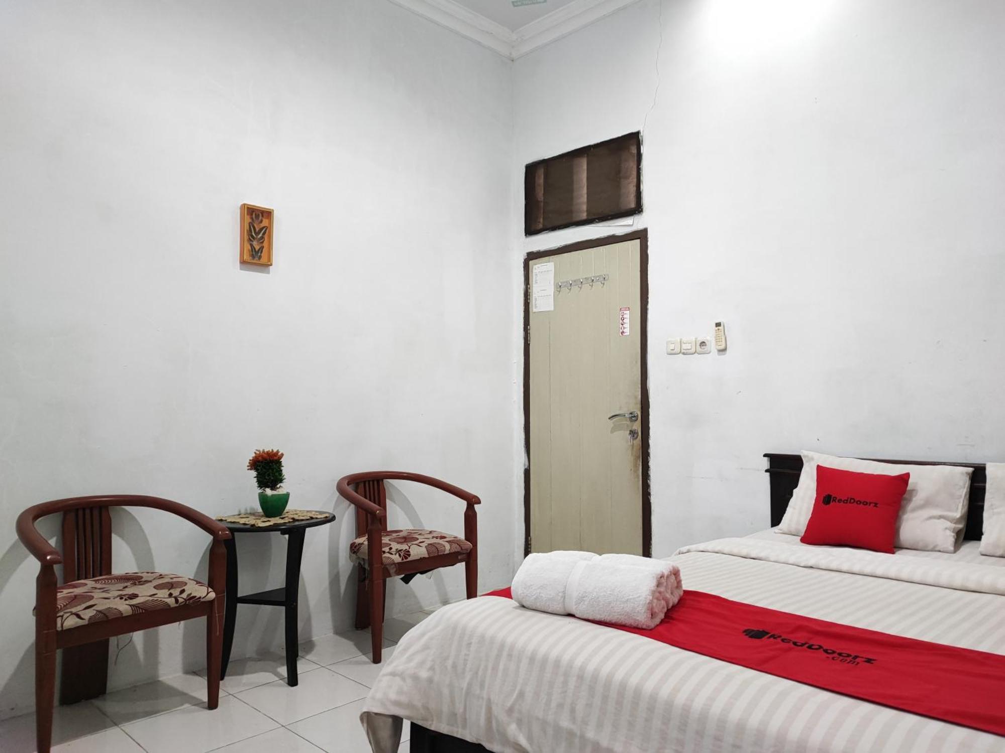 Reddoorz Syariah Near Universitas Batanghari Jambi Exteriör bild