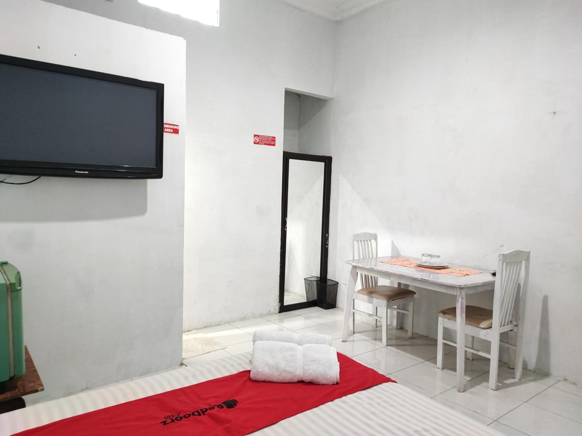 Reddoorz Syariah Near Universitas Batanghari Jambi Exteriör bild