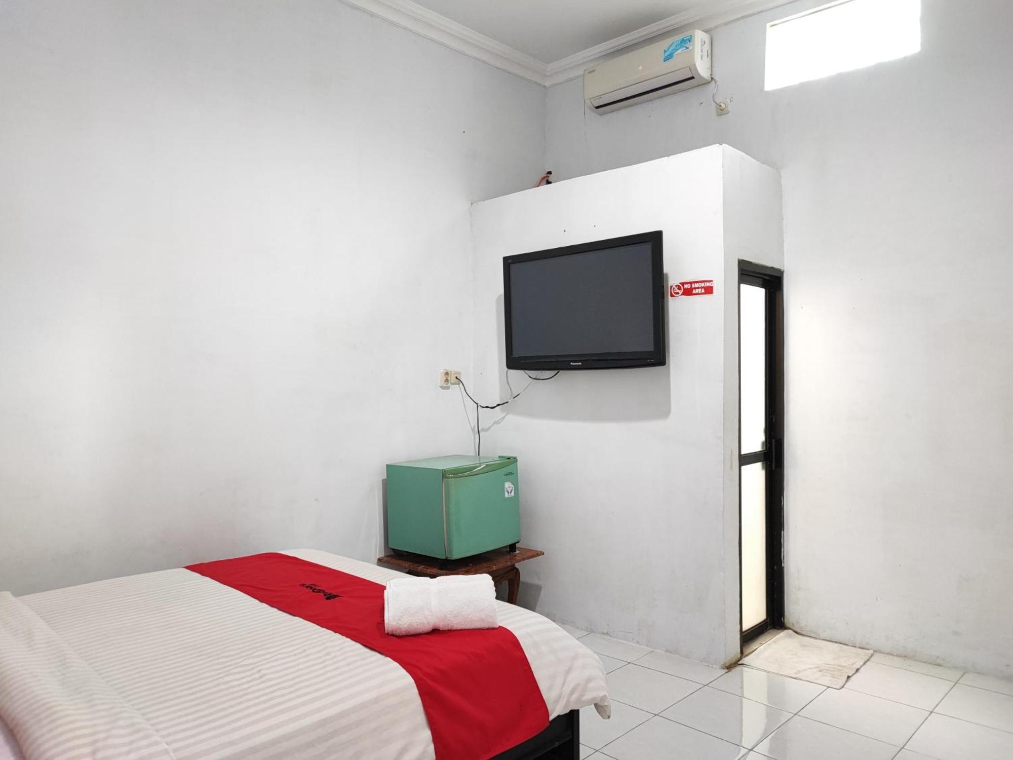 Reddoorz Syariah Near Universitas Batanghari Jambi Exteriör bild