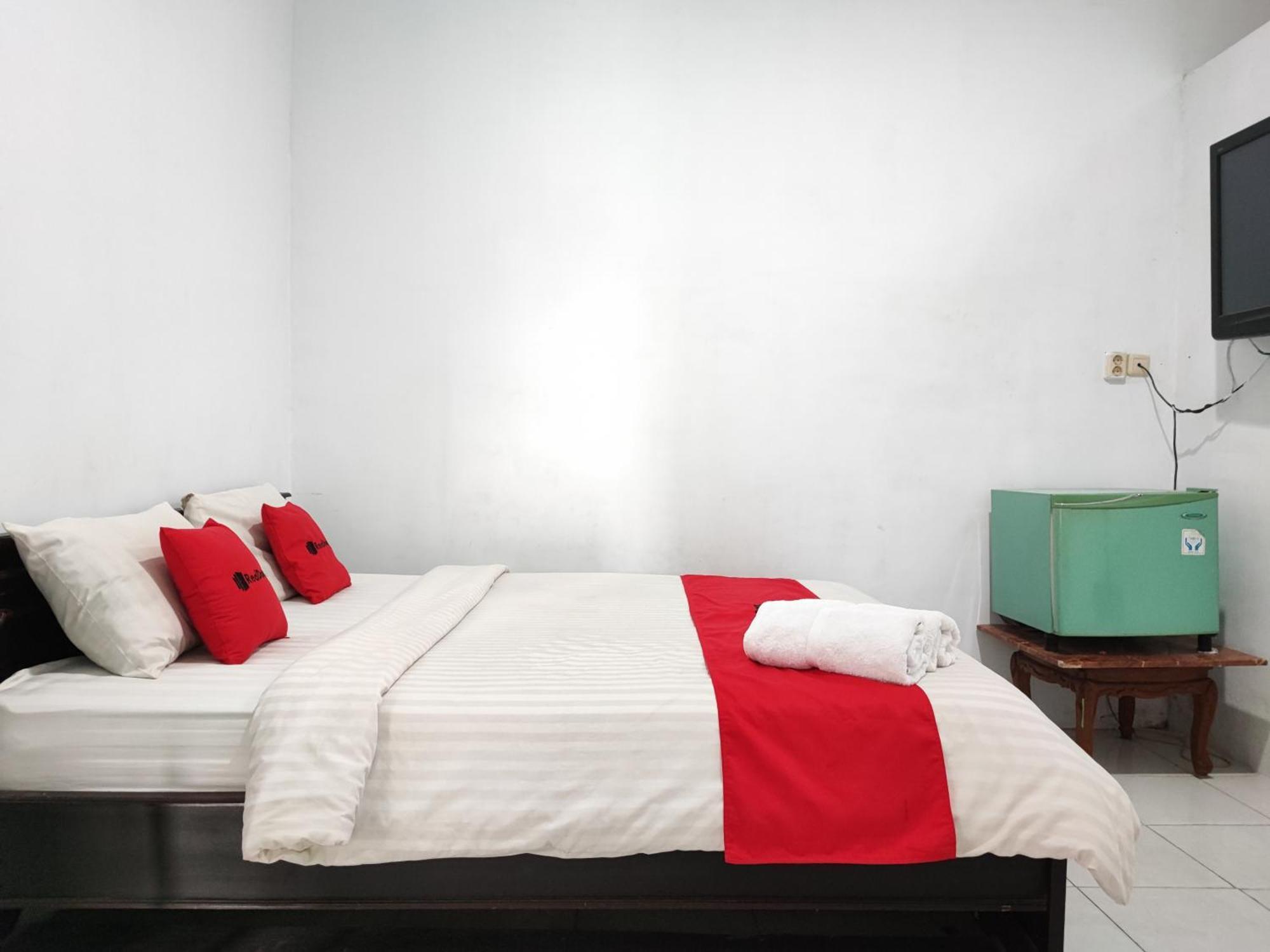 Reddoorz Syariah Near Universitas Batanghari Jambi Exteriör bild