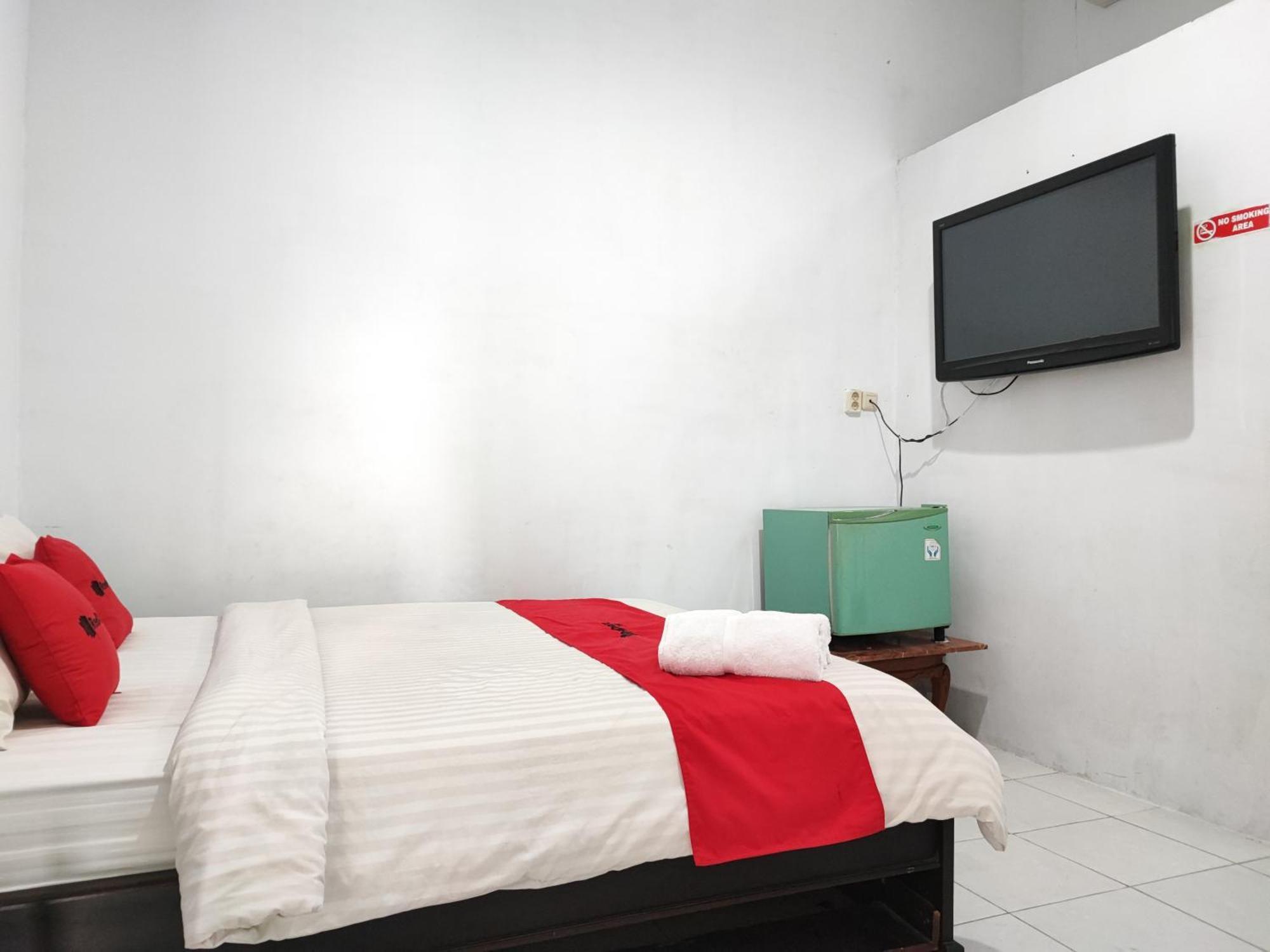 Reddoorz Syariah Near Universitas Batanghari Jambi Exteriör bild