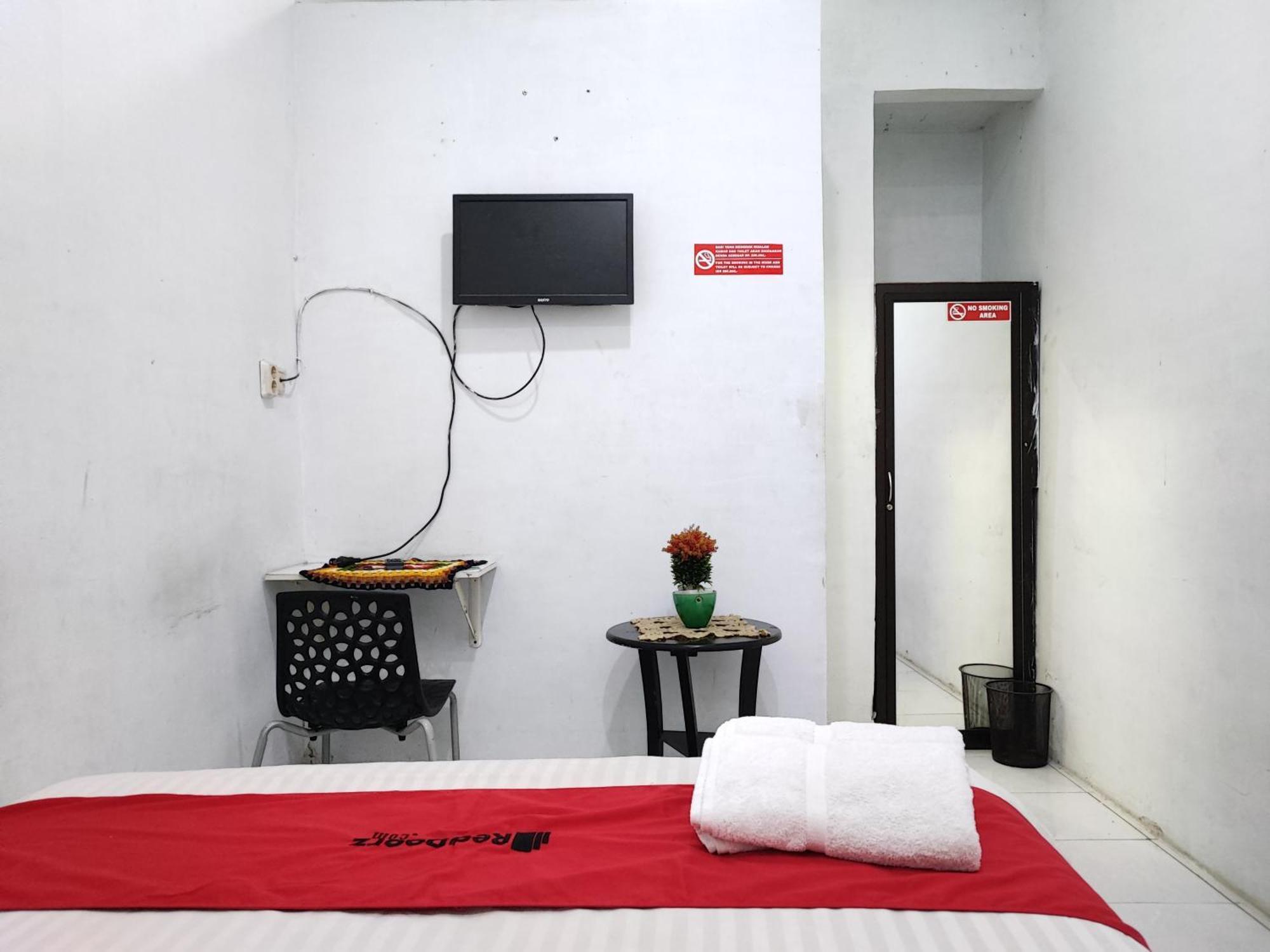Reddoorz Syariah Near Universitas Batanghari Jambi Exteriör bild